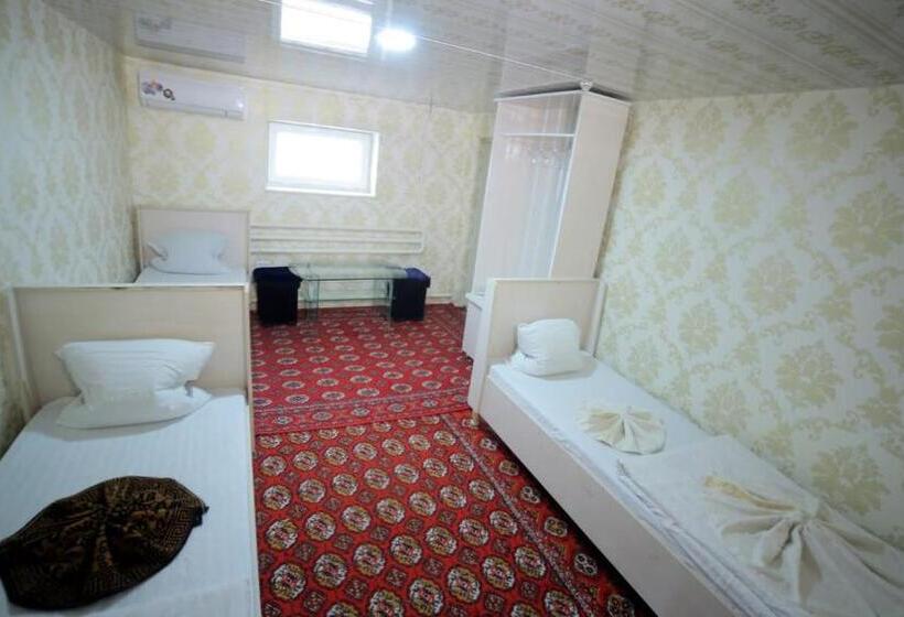 تختخواب در اتاق مشترک, Guest House Dilorom B&b