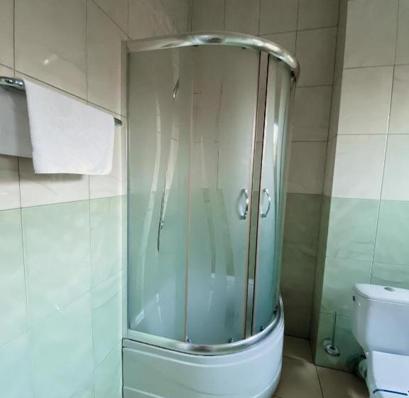 اتاق ساده سه‌ نفره, Trio Hotel Restaurant