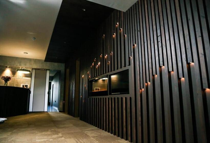 سوییت با چشم‌انداز دریا, Boutique Hotel Apsuana Rose