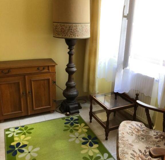 استودیو خانوادگی, Guest House U Náhonu