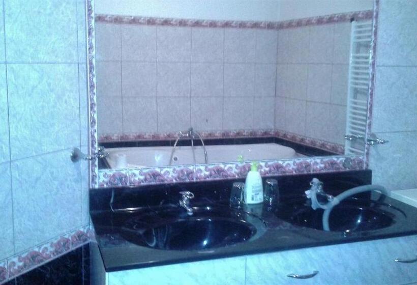 اتاق استاندارد چهار تخته, Guest House U Náhonu