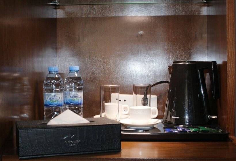 اتاق خانوادگی با چشم‌انداز باغ, City Centre