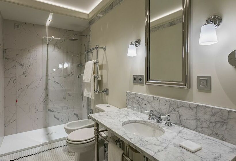 اتاق اجرایی, Room Mate Filippo