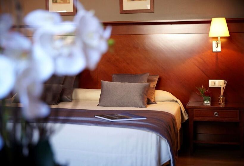 سوییت جونیور, Hesperia Andorra