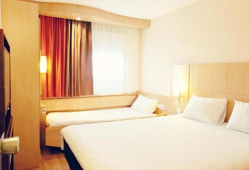Номер Стандарт Трехместный, Ibis Biarritzanglet Aéroport