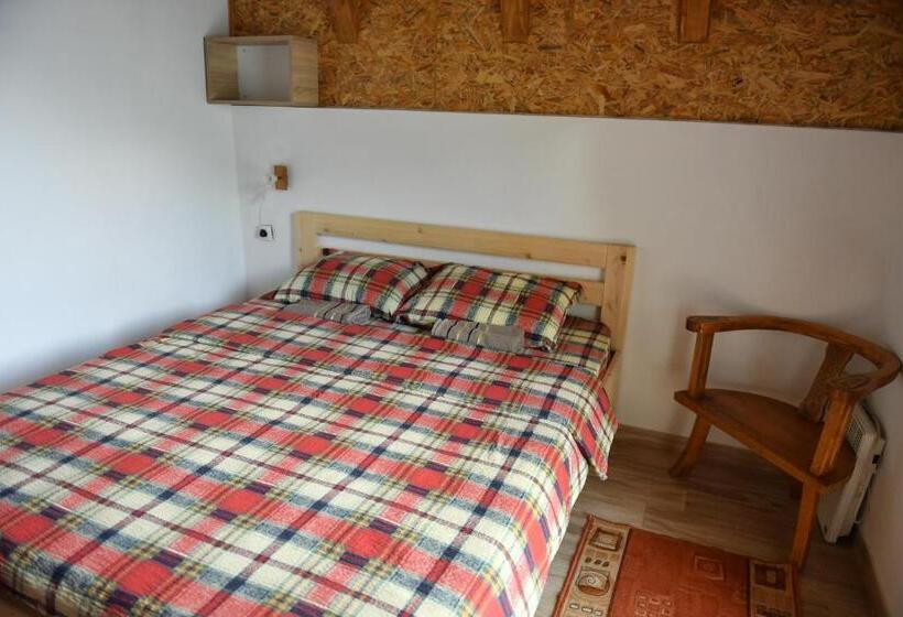 بانگلوی استاندارد, B&b Konak