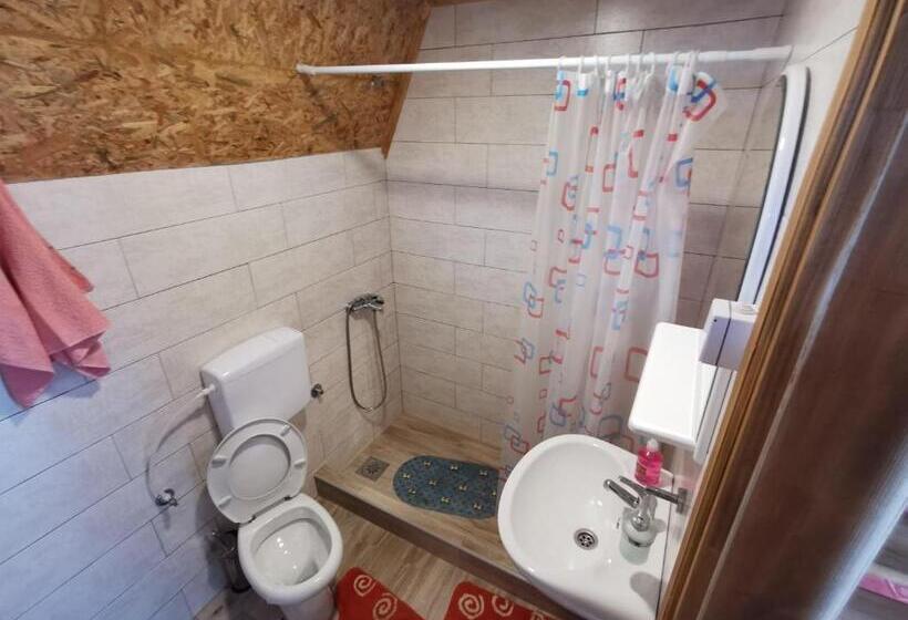 بانگلوی استاندارد, B&b Konak