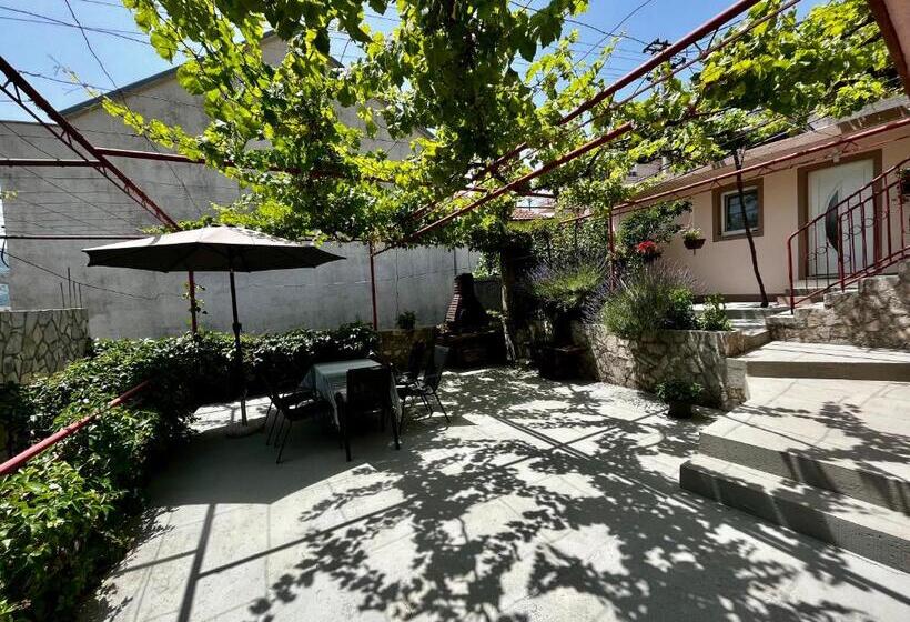 استودیو استاندارد با چشم‌انداز باغ, Apartman Mim