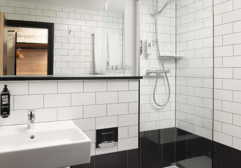 Номер Стандарт, Ibis London Earls Court