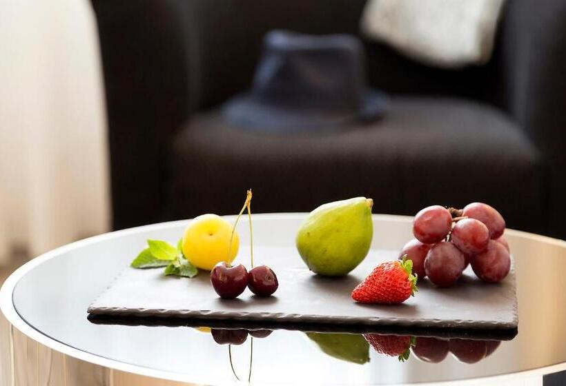 اتاق خانوادگی, Meliá Milano