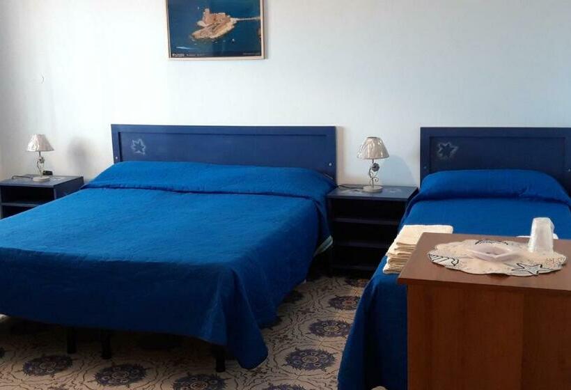 اتاق سه نفره دلوکس با چشم‌انداز دریا, Miramare B&b Di Cerri Maria