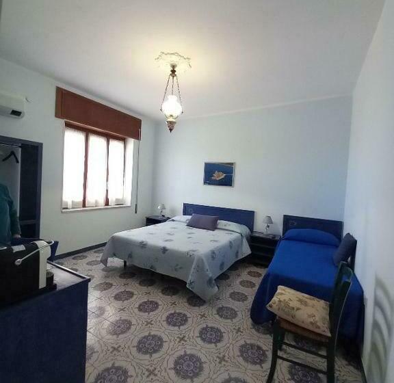 اتاق سه نفره دلوکس با چشم‌انداز دریا, Miramare B&b Di Cerri Maria