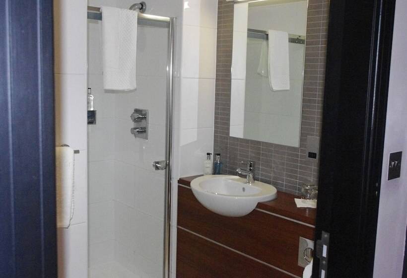 Номер Стандарт, Fletcher's Restaurant Bar & Rooms