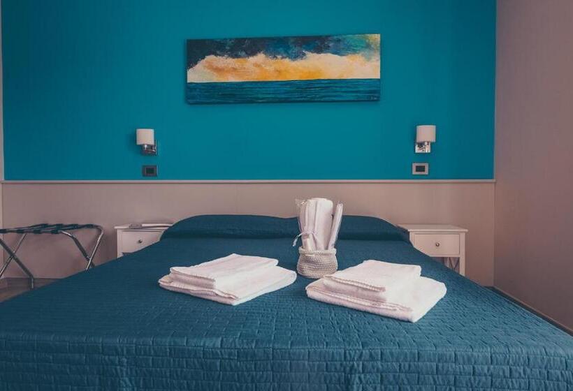 اتاق لوکس با بالکن, Oltre Il Mare Guest House