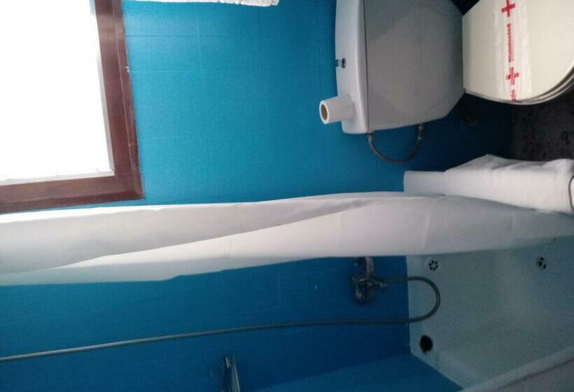 4인용 스탠다드 룸, Hostal Can Marinés