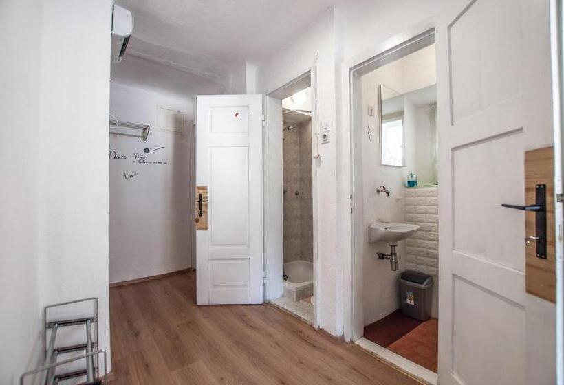 آپارتمان 2 خوابه, Hostel, Rooms And Apartment Ceklin