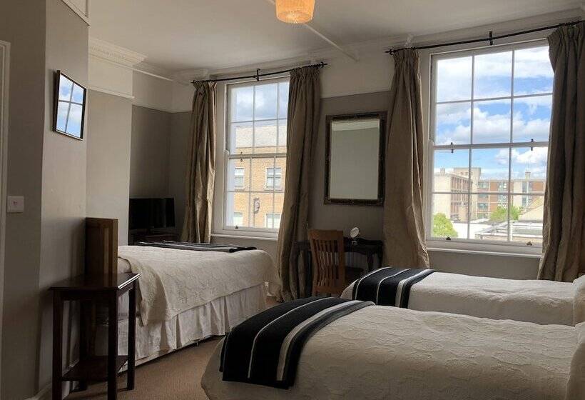 اتاق استاندارد سه نفره, Harveys Guest House