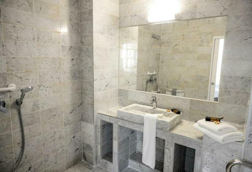 חדר סטנדרט עם מרפסת, Hôtel & Appartements Monsigny