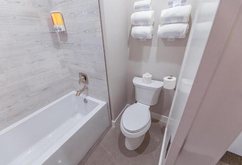 발코니가 있는 4인용 스탠다드 룸, Baywood Inn Bed & Breakfast