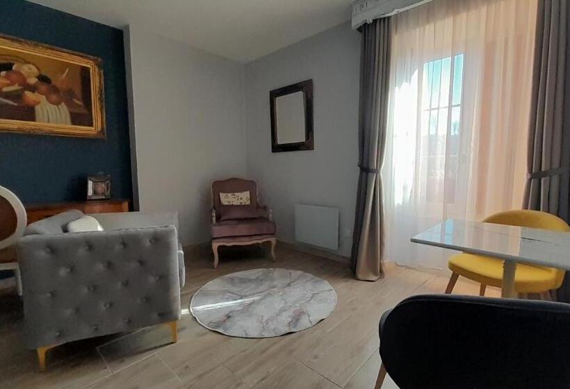 デラックススタジオ, B&b Manoir De La Fabrègues