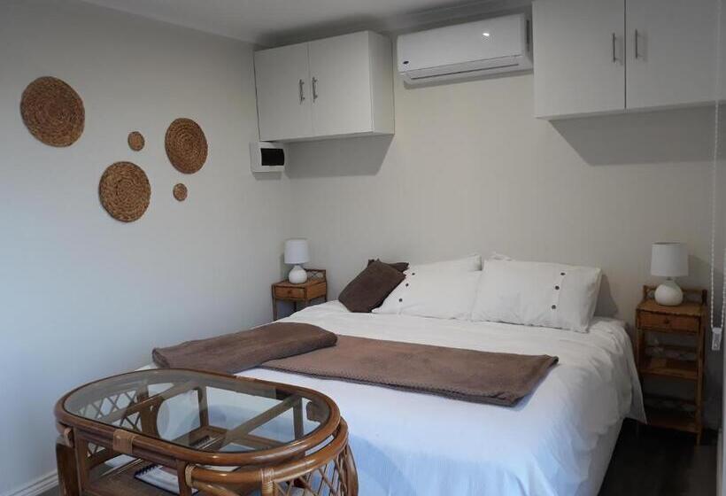 디럭스 스튜디오, Aligning Health Retreat & Day Spa