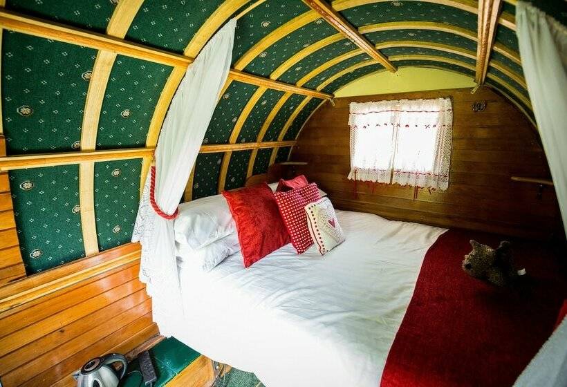 Дом 1 Спальня, The Fleece Inn