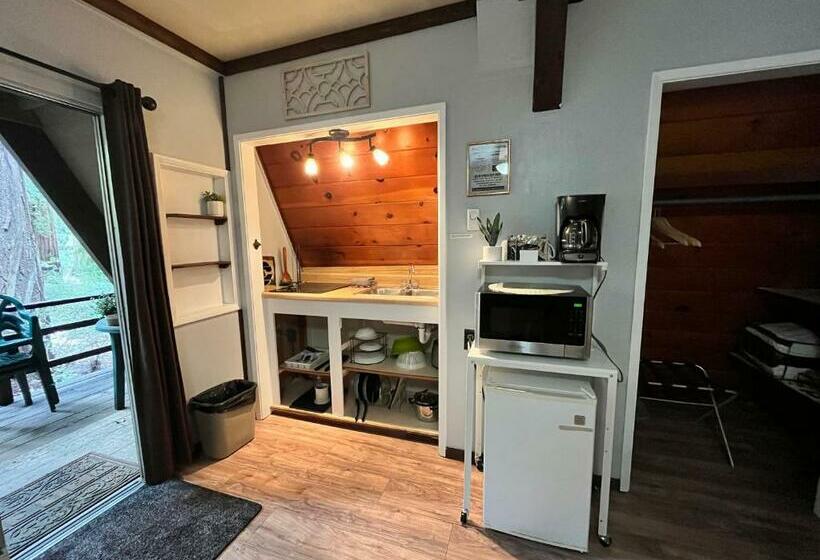 Люкс с Балконом, Redwoods River Resort & Campground