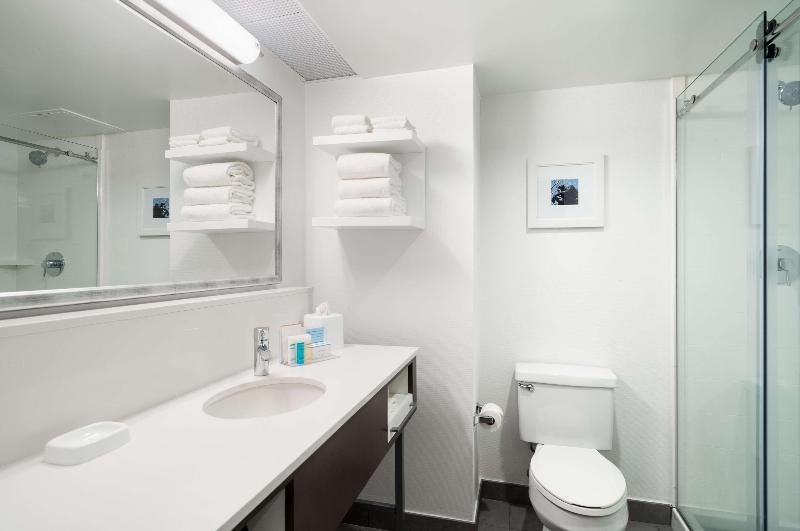 سوئیت با تخت بزرگ, Hampton Inn Philadelphia Center Cityconvention Center