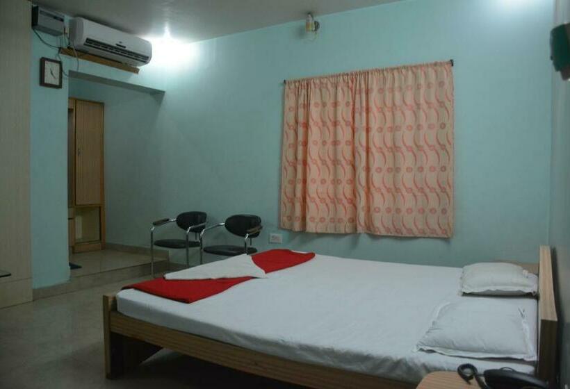 Люкс, Naveen Residency