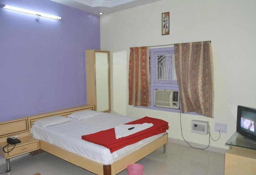 Полулюкс, Naveen Residency