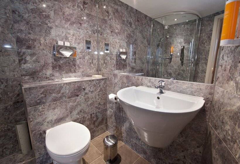 Семейный Номер, Waterloo Hub Hotel & Suites