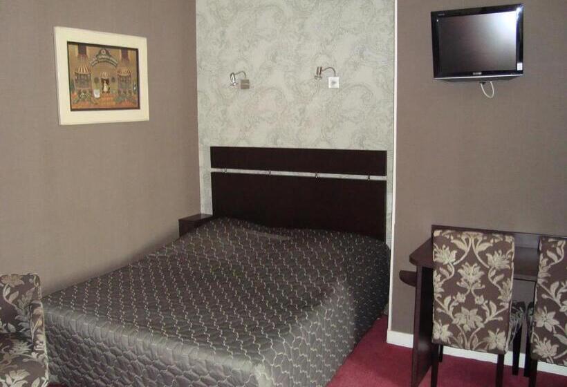 اتاق استاندارد چهار تخته, Hôtel De La Croix D Or