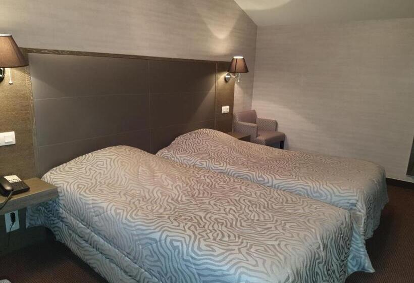 اتاق اکونومی, Hôtel De La Croix D Or