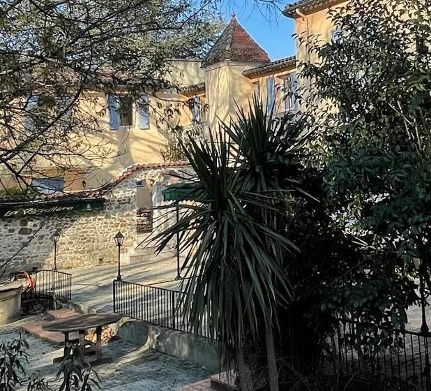 Люкс с Террасой, Logis Hotel Restaurant Le Domaine De La Régalière