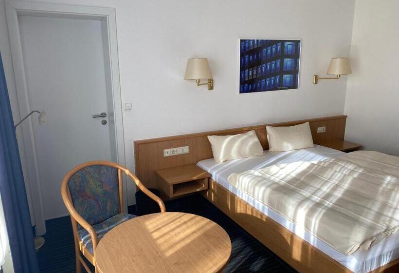 스탠다드 트리플 룸, Mirage City Hotel Stuttgart Zentrum