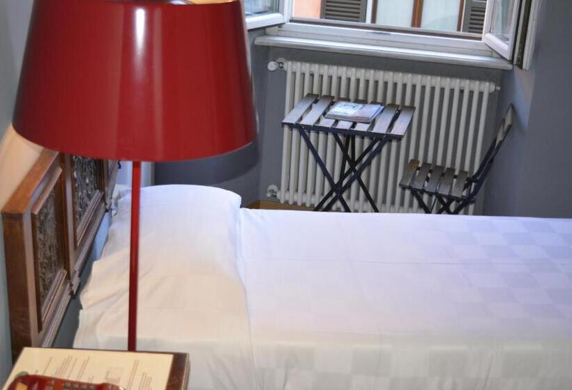 اتاق استاندارد یک نفره, Albergo Bologna