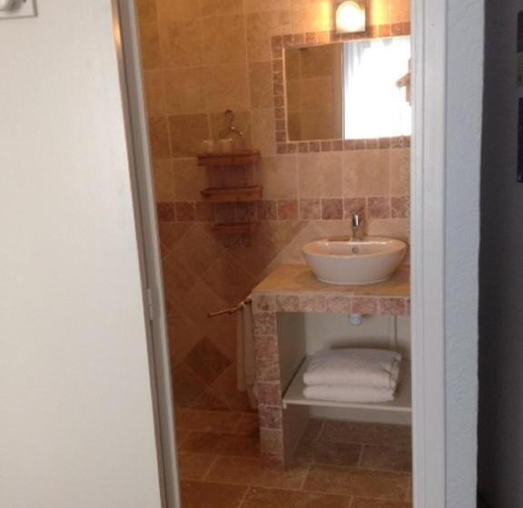 اتاق استاندارد سه نفره, Hôtel Le Chalet Fleuri