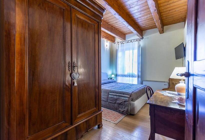 Standard room with outdoor bath, Affittacamere Is Coronas