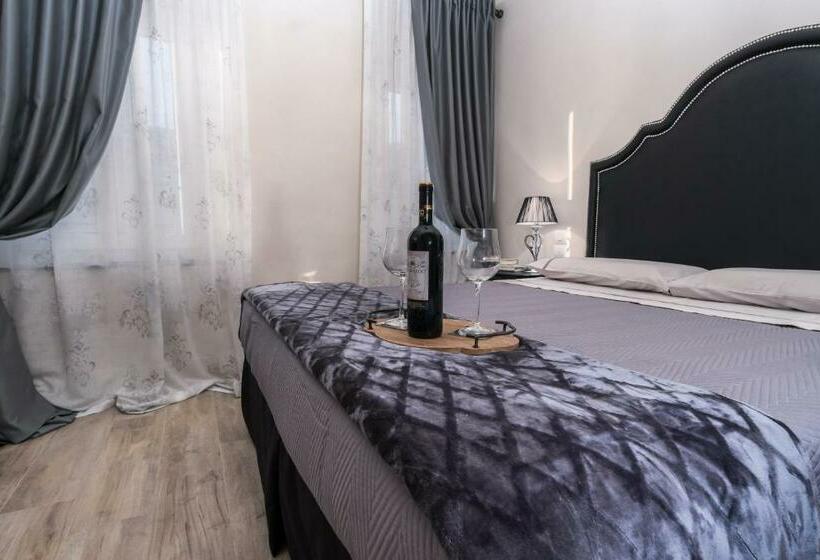 اتاق لوکس با تخت بزرگ, Pistoia Luxury Suite