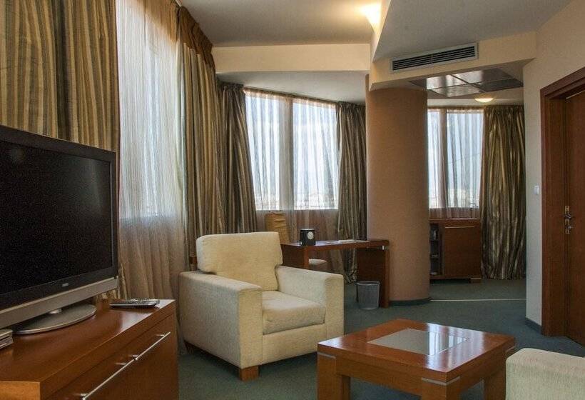اتاق استاندارد, Arka