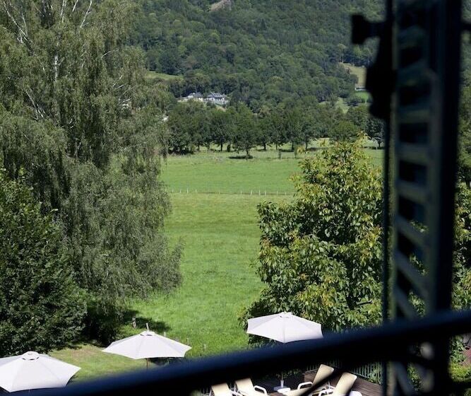 חדר משפחתי, Des Bains Et Résidences