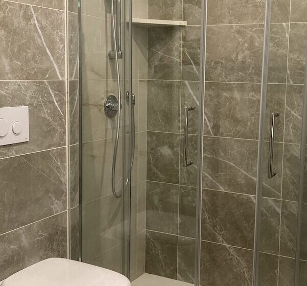 اتاق استاندارد سه نفره, Victoria