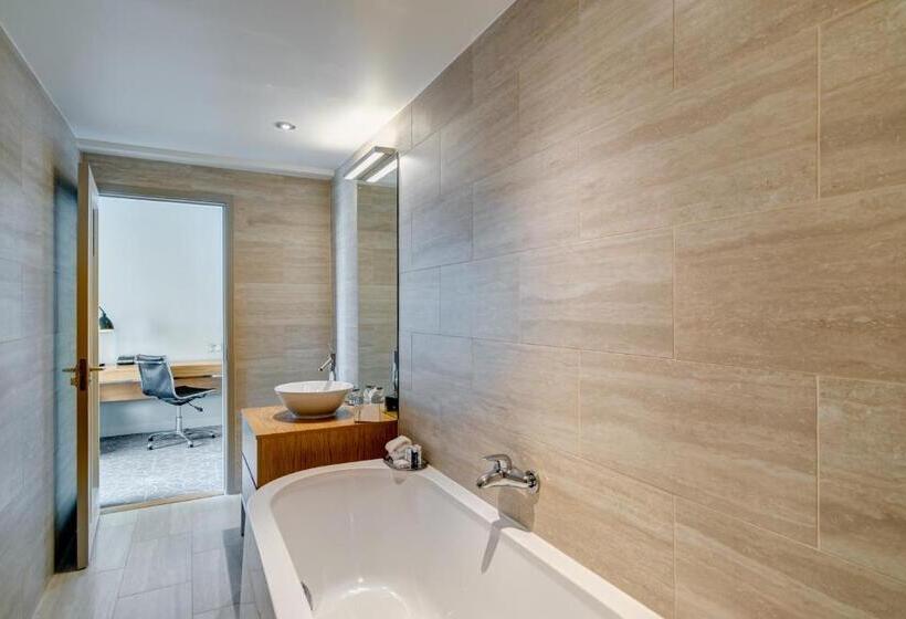 Полулюкс, Apex City Quay Hotel & Spa