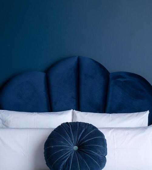 اتاق استاندارد سه نفره, Craves