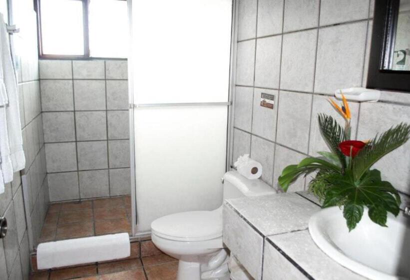 بانگلوی استاندارد, Montana De Fuego All Inclusive