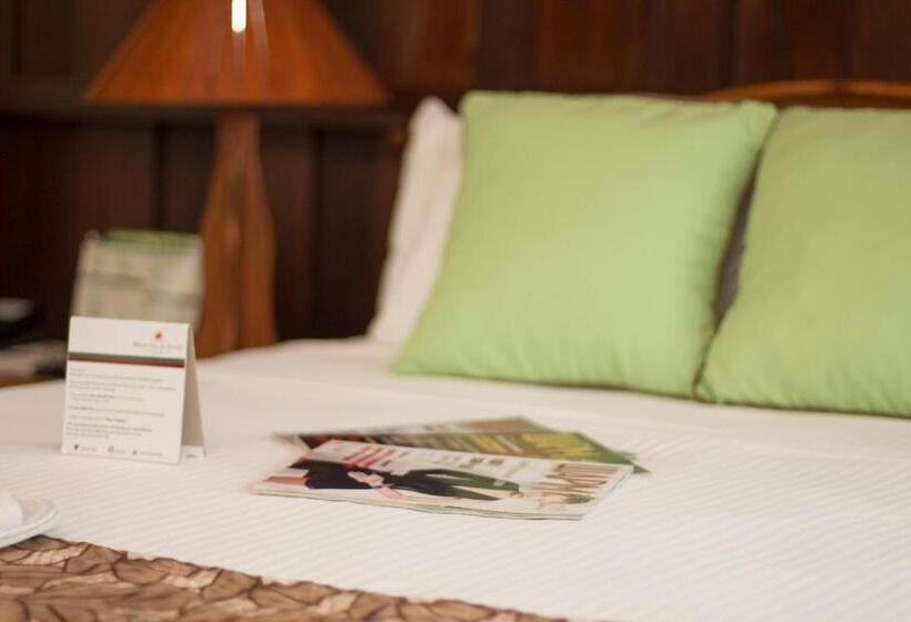 بانگلوی استاندارد, Montana De Fuego All Inclusive