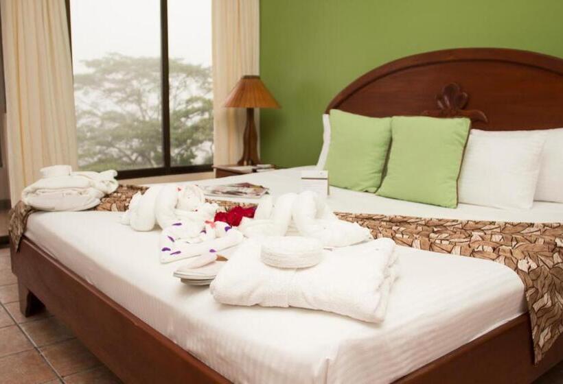 بانگلوی سوپریور, Montana De Fuego All Inclusive