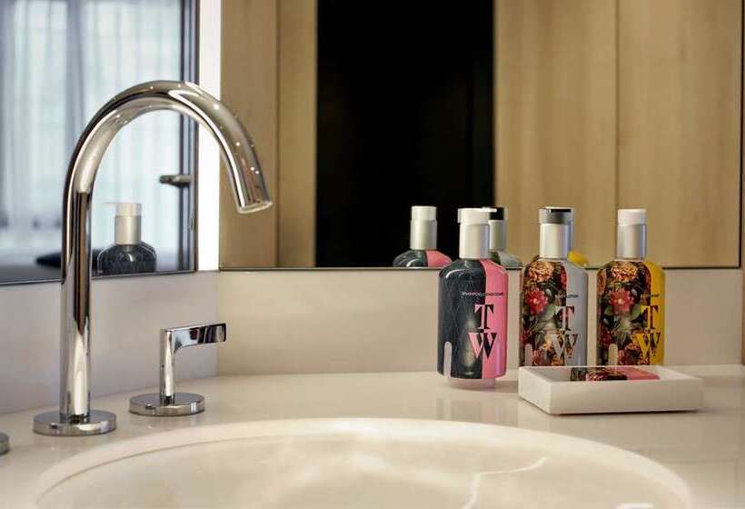 Номер Стандарт, The Westminster London, Curio Collection By Hilton