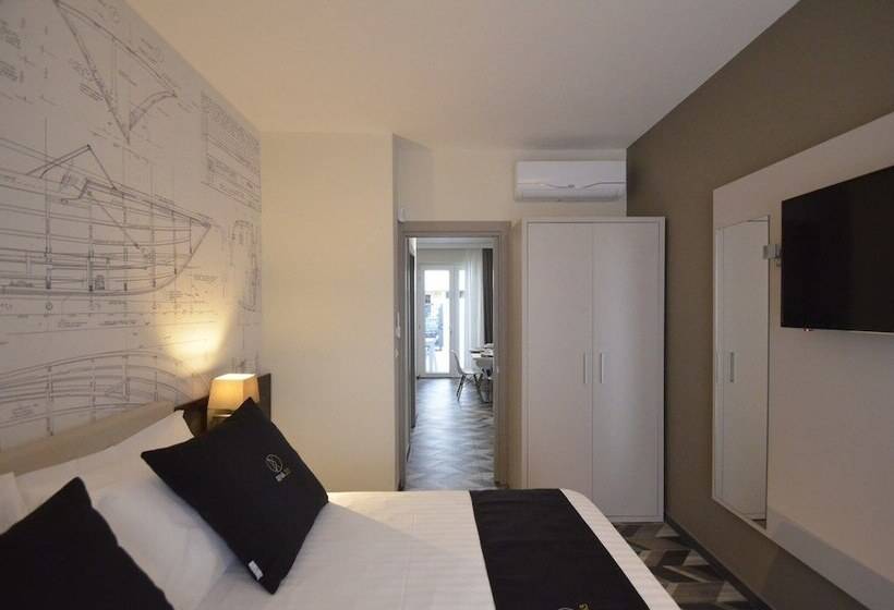 اتاق استاندارد چهارنفره با بالکن, Riva 33