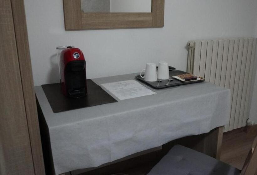 اتاق استاندارد با چشم‌انداز دریاچه, Albergo Giardinetto